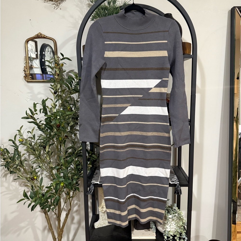 ✨ Nina Leonard Striped Sweater Dress ✨
Size S - Picture 3 of 9
